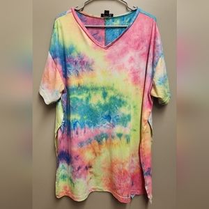 2X multicolored v neck shirt